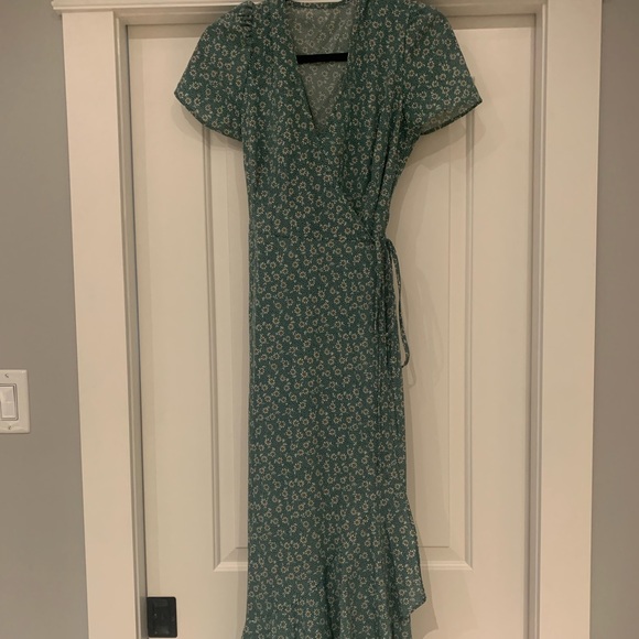 SHEIN wrap dress Size Medium - Picture 2 of 3